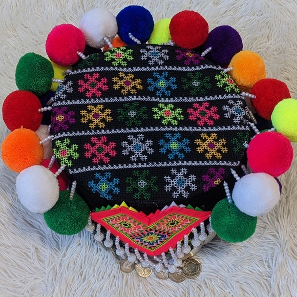 Hmong PNM pom pom hat - Picture 5 of 11